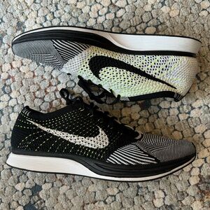 LIKE NEW 2016 Nike Flyknit Racer (Volt Wire) Men’s 12